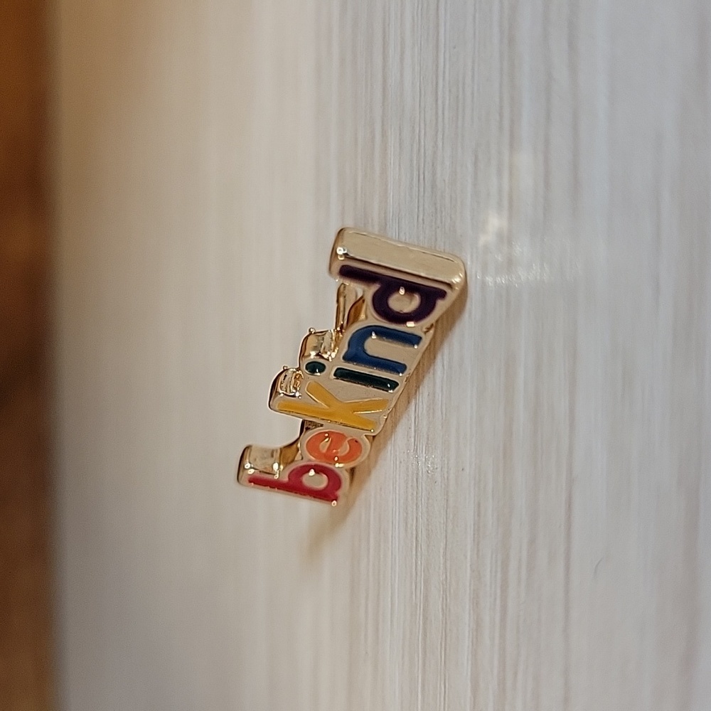 Be Kind Pin, unisex - Picture 3 of 5